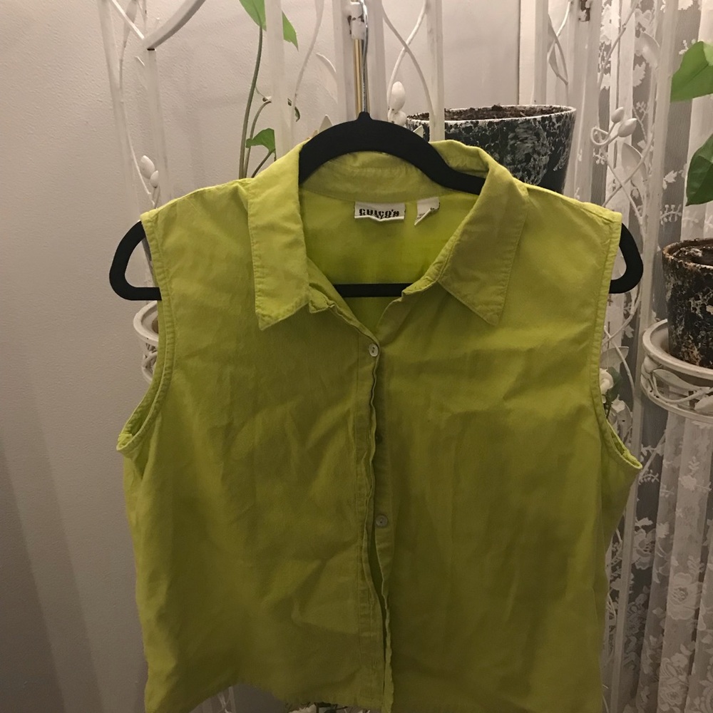 Sleeveless top